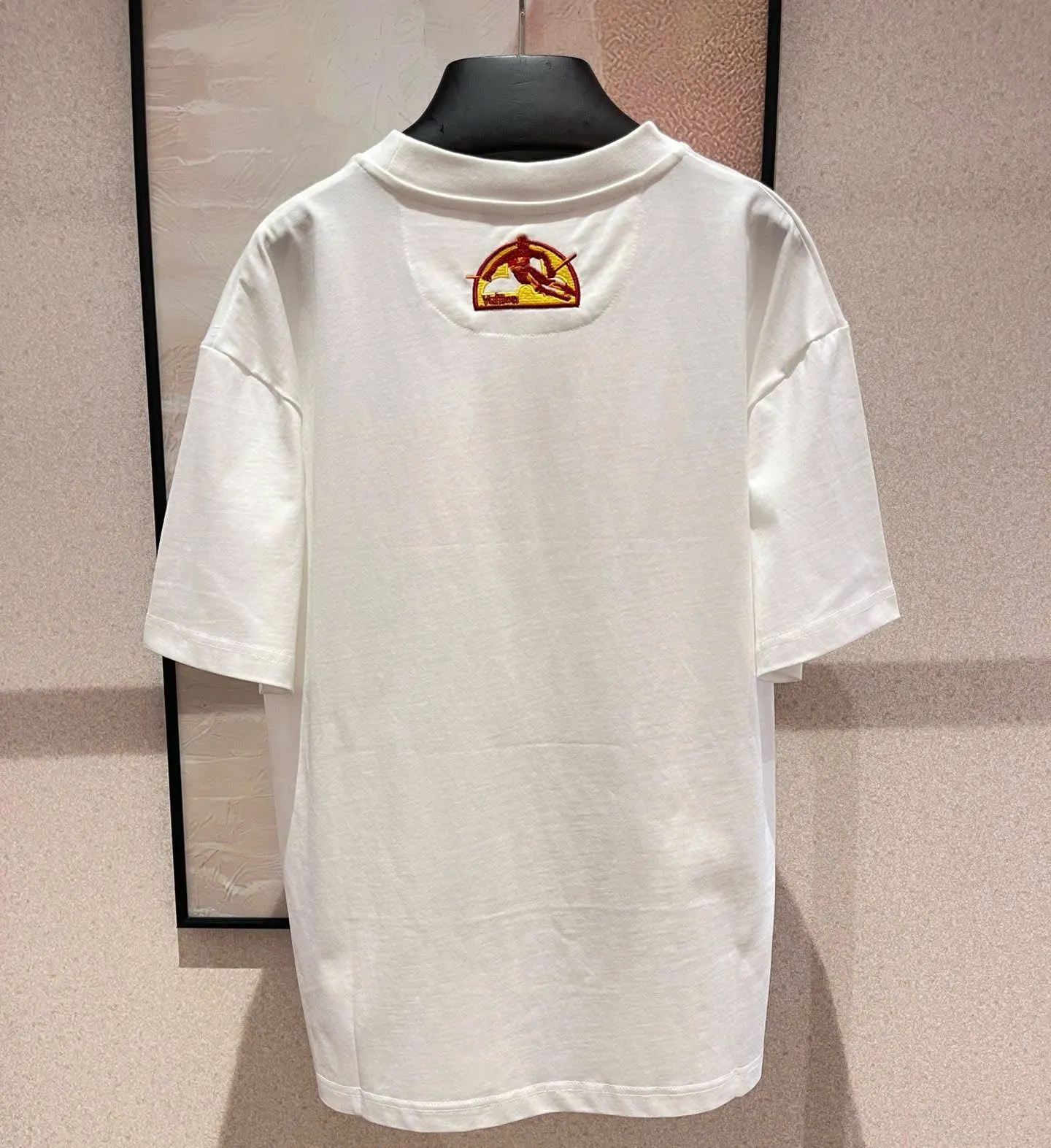 Áo Louis Vuitton trắng mã 2 – Áo phông cổ tròn nam nữ đỉnh của chóp