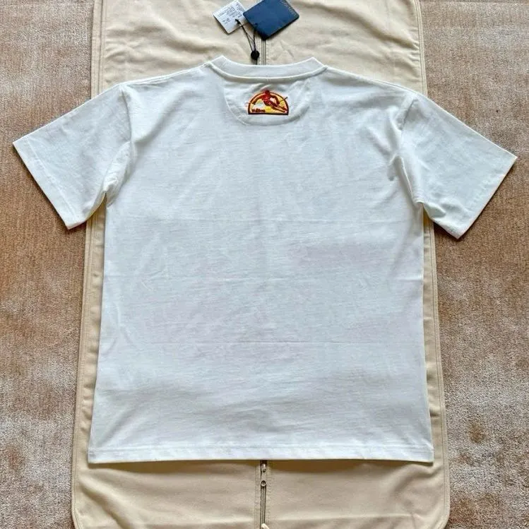 Áo phông LV trắng mã 2b hàng xịn cổ tròn Louis Vuitton phong độ nam nữ Áo phông LV trắng mã 2b hàng xịn cổ tròn Louis Vuitton phong độ nam nữ