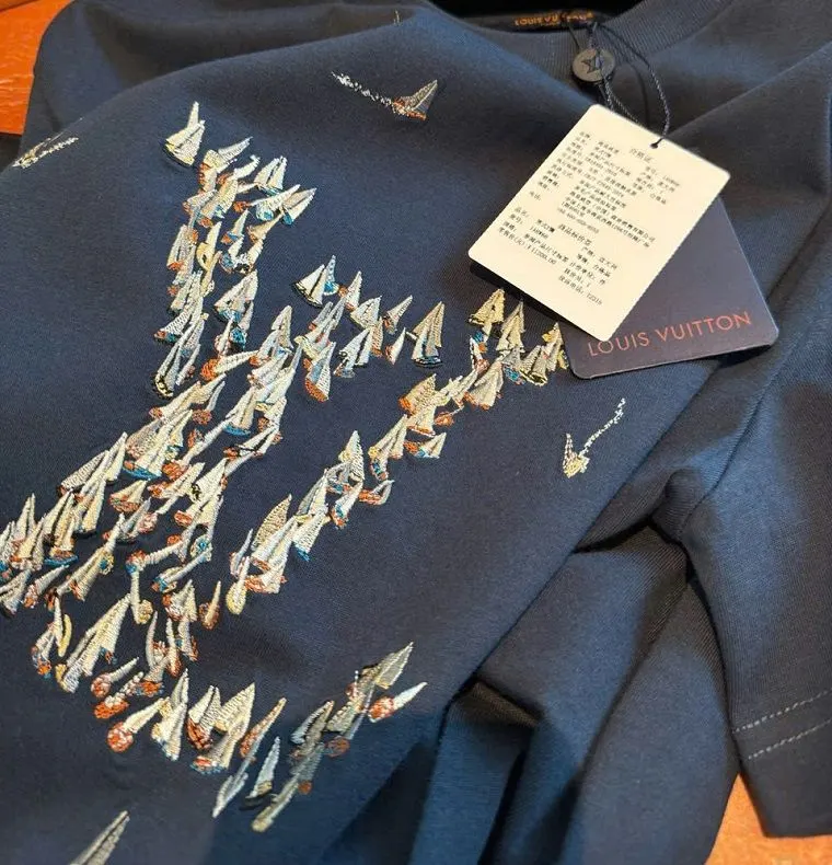Áo LV xanh lá mã 11 nam nữ cổ tròn Louis Vuitton đẹp và chất lượng