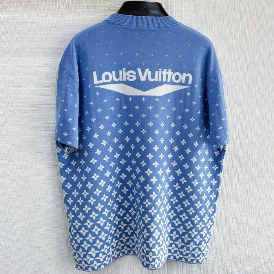 Áo thun LV xanh mã 8 – Áo phông Louis Vuitton cổ tròn nam nữ xịn xò Áo thun LV xanh mã 8 – Áo phông Louis Vuitton cổ tròn nam nữ xịn xò