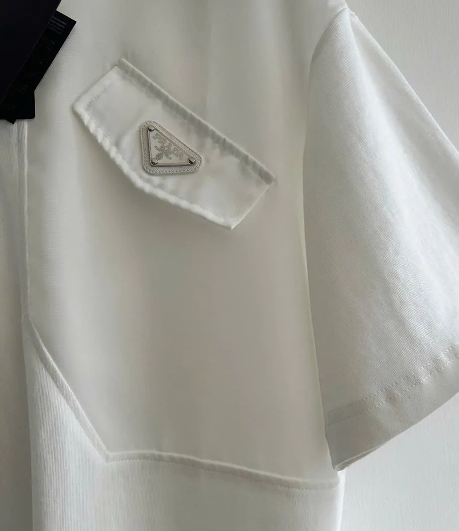 Áo thun trắng cổ tròn Prada mã 3 phông Like Authentic nam nữ nhã nhặn Áo thun trắng cổ tròn Prada mã 3 phông Like Authentic nam nữ nhã nhặn