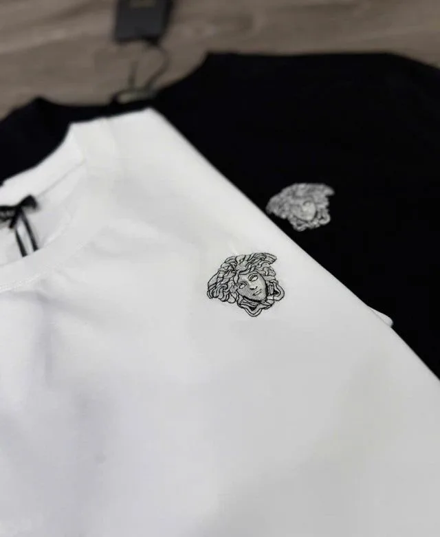 Áo Versace đen mã 5 áo thun phông cổ tròn deluxe chuẩn style nam nữ Áo Versace đen mã 5 áo thun phông cổ tròn deluxe chuẩn style nam nữ
