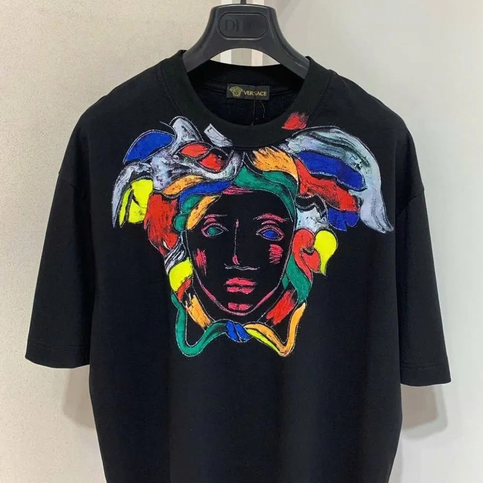 Áo phông Versace nam đen mã 6 cổ tròn phong cách thời thượng Vip Like Authentic Áo phông Versace nam đen mã 6 cổ tròn phong cách thời thượng Vip Like Authentic