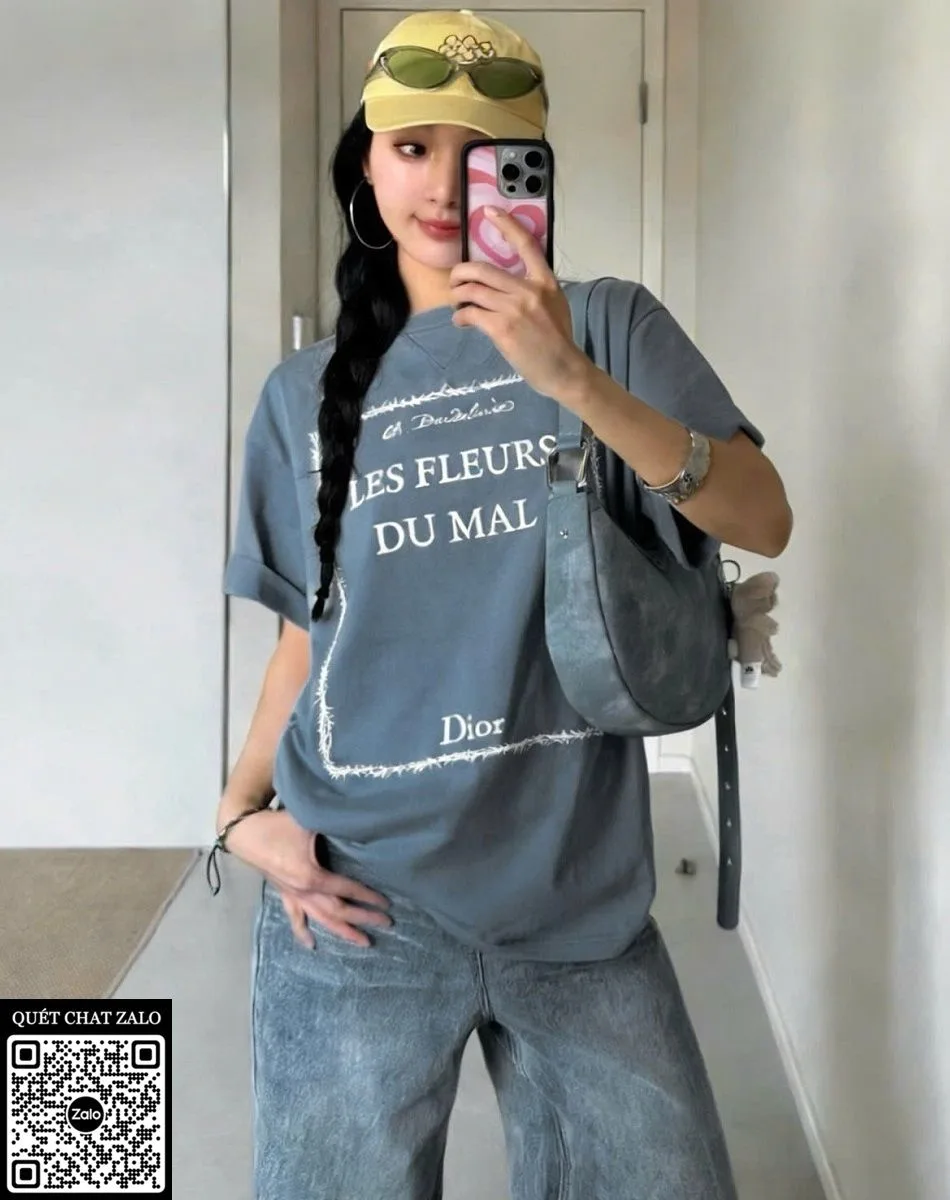 Áo phông nam màu xanh Dior hình thêu null phong cách sang trẻ đẹp Áo phông nam màu xanh Dior hình thêu null phong cách sang trẻ đẹp