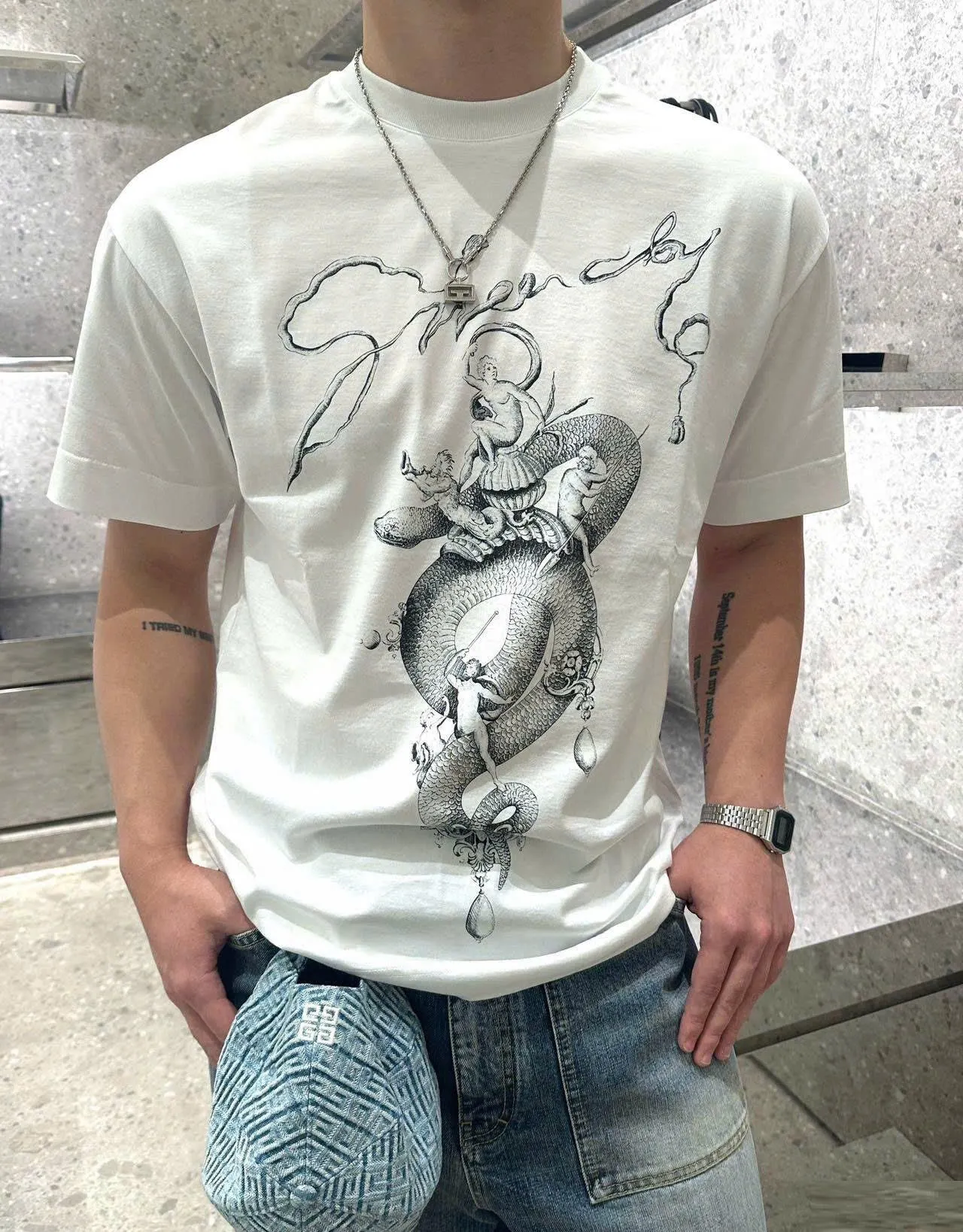 Áo phông Givenchy trắng mã 4 nam gọn gàng exclusive collection gọn