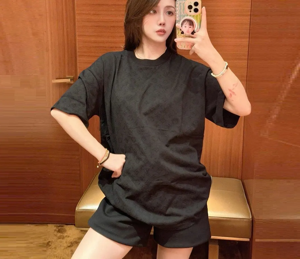 Áo phông LV đen cực phẩm mã 1 cho nam đánh giá cực kỳ tốt màu đen Áo phông LV đen cực phẩm mã 1 cho nam đánh giá cực kỳ tốt màu đen