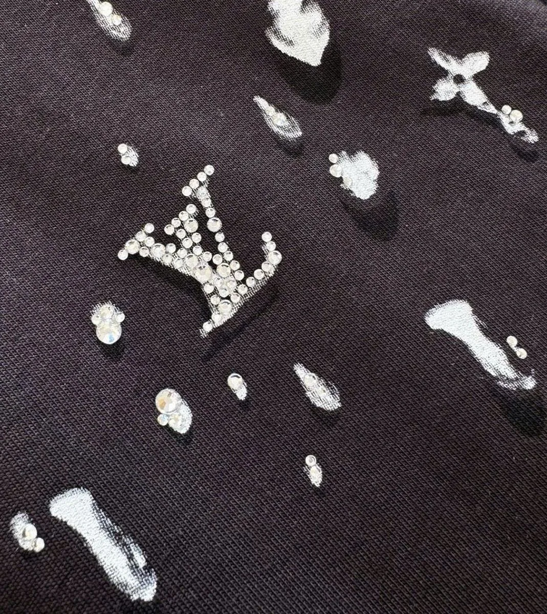 Áo Louis Vuitton đen phông LV nam mã 18 Like Authentic limited hợp lý