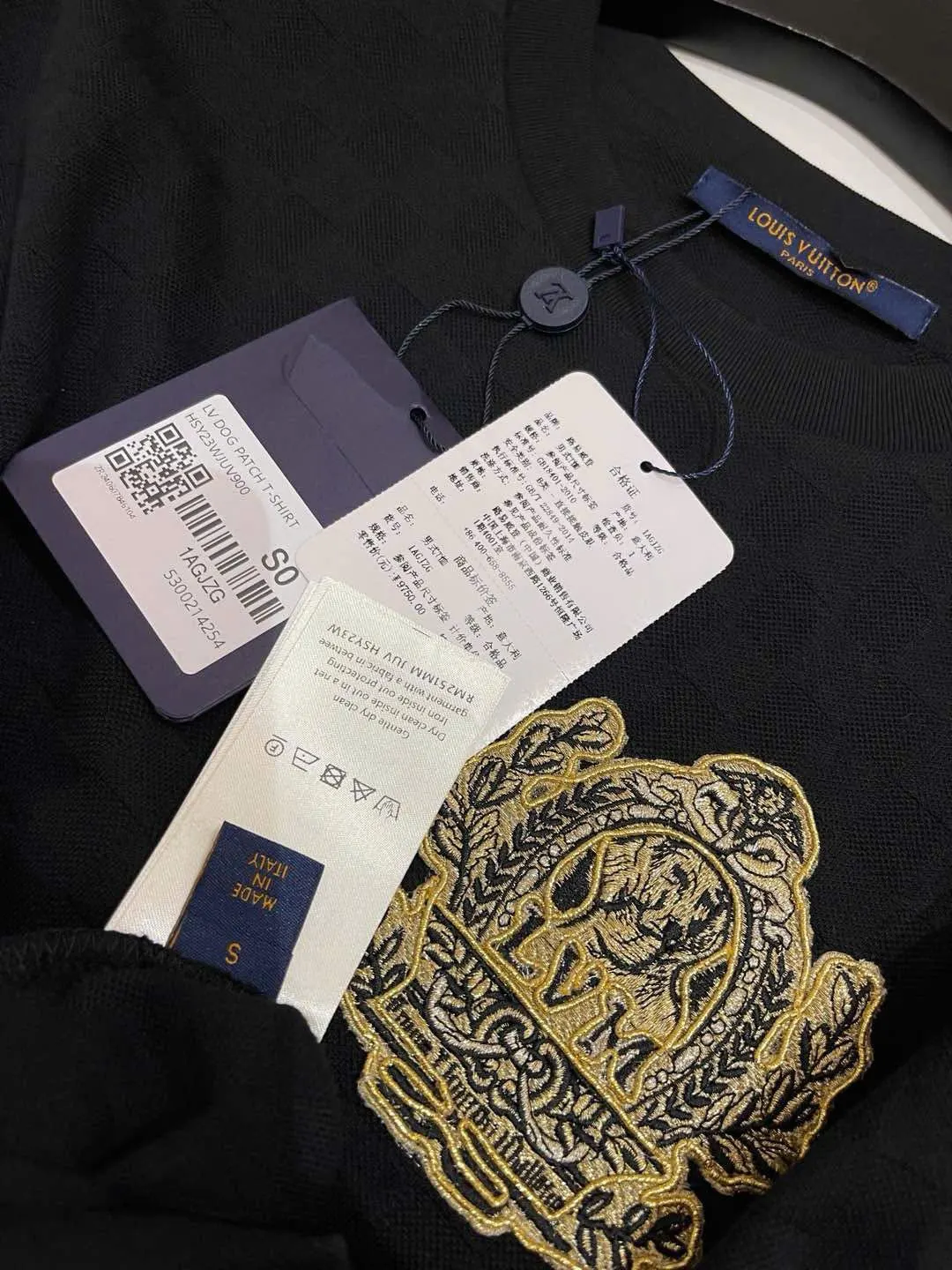 Áo phông nam sang trọng đúng mốt với áo thun LV đen mã 8 màu đen