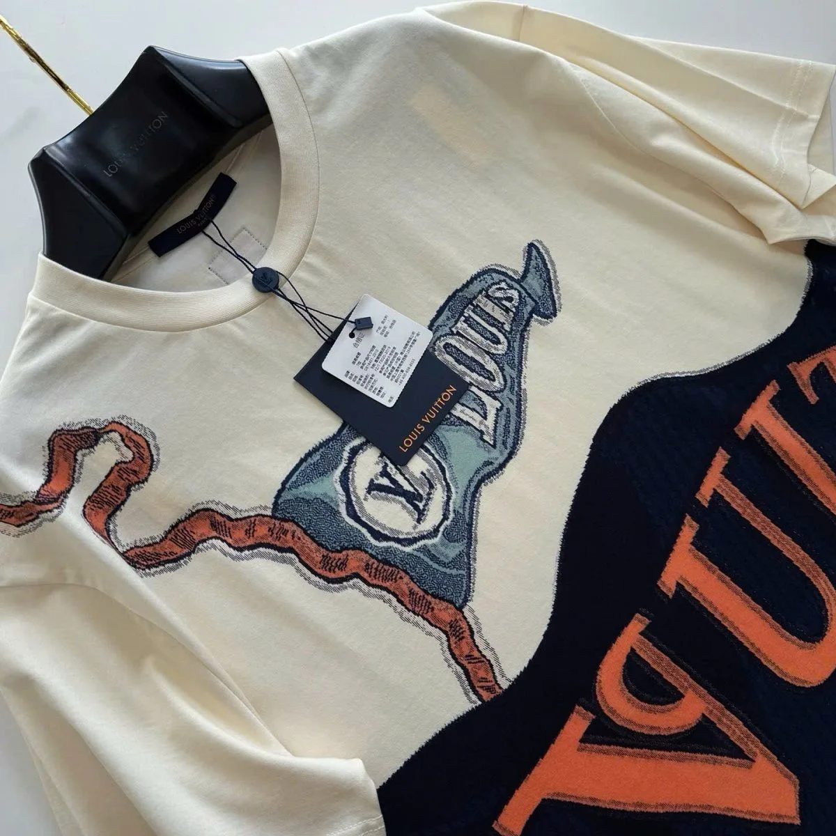 Áo phông Louis Vuitton nam trắng mã 19 LV Like Authentic hợp lý