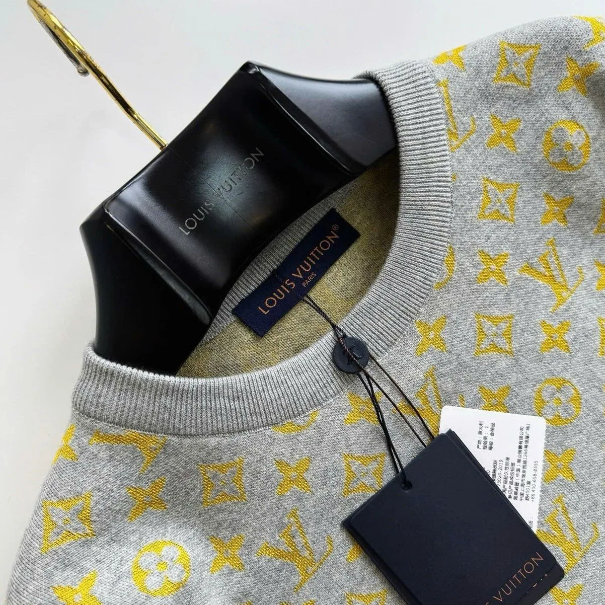 Áo phông nam màu ghi xám Louis Vuitton mã 3 sang trọng ấn tượng