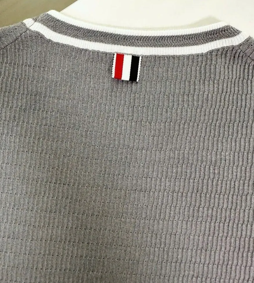 Áo thun Thom Browne nam ghi xám mã 1b high class đáng tiền sang trọng