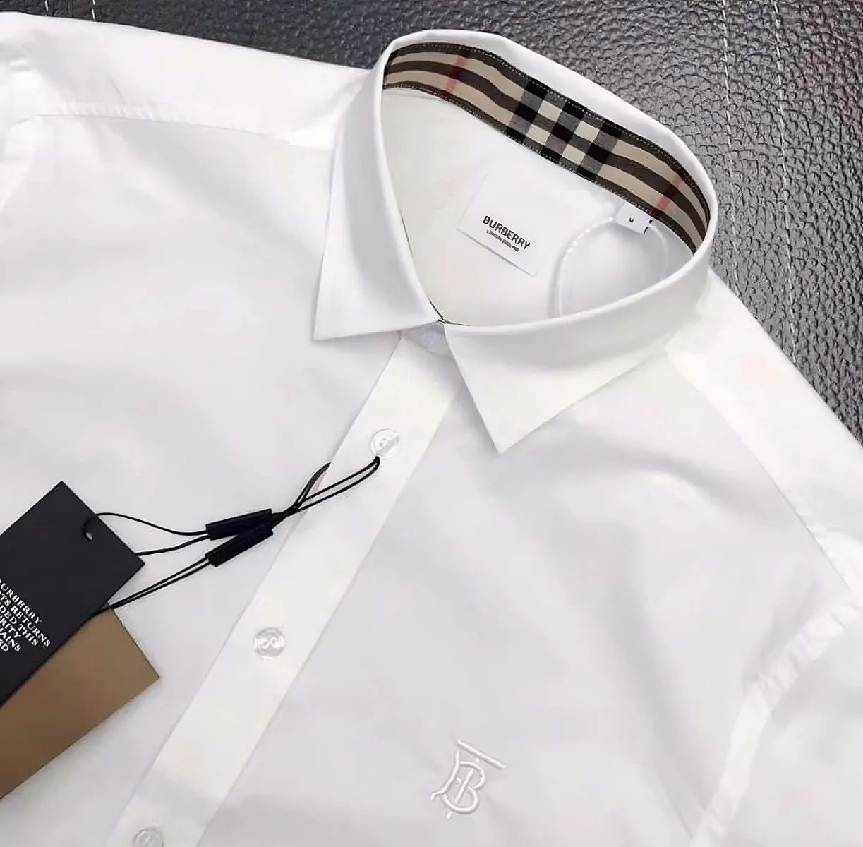 Áo ao so mi Burberry hang hieu tay dài màu trơn nam mã 22b BBR Áo ao so mi Burberry hang hieu tay dài màu trơn nam mã 22b BBR