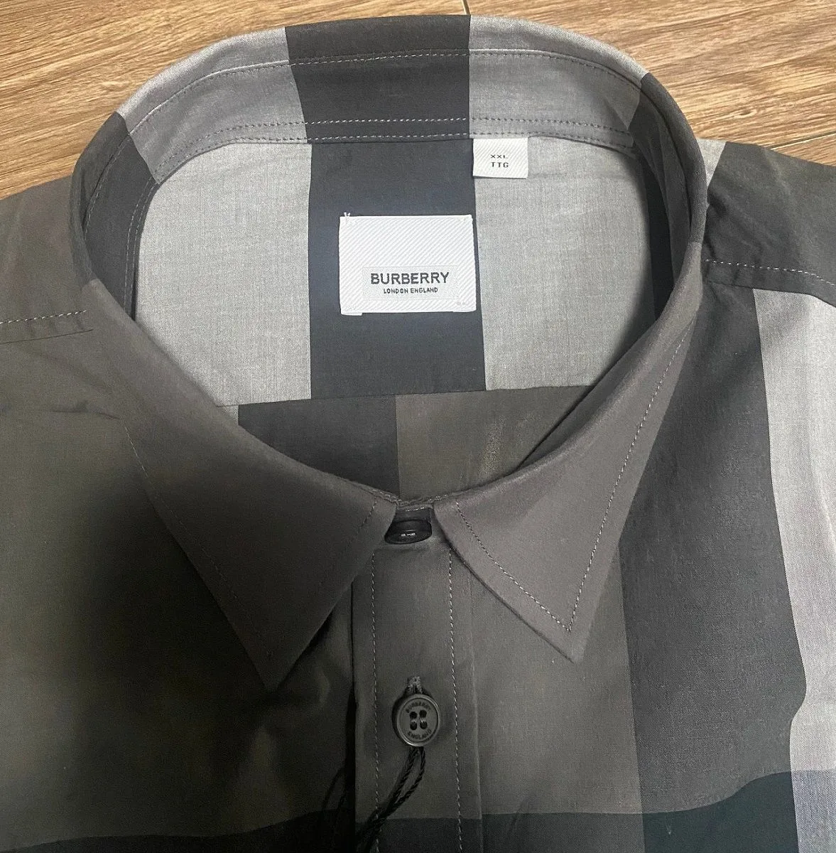 Áo sơ mi hàng hiệu nam Burberry kẻ caro ghi tay dài mã 16 mới Áo sơ mi hàng hiệu nam Burberry kẻ caro ghi tay dài mã 16 mới