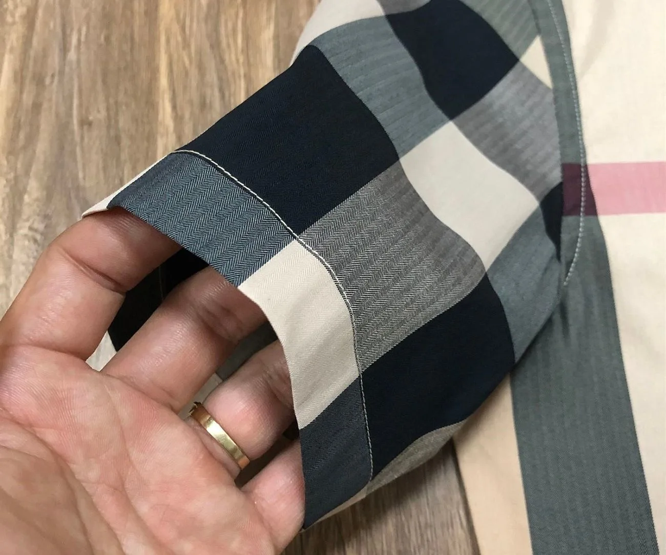 Áo sơ mi Burberry nam màu vàng tay ngắn kẻ caro cực phẩm mã 35 mê mẩn