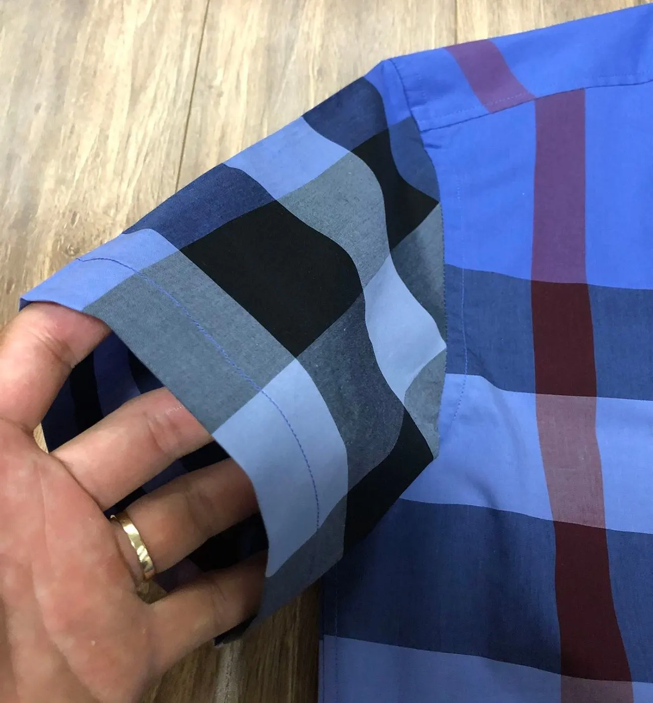 Áo sơ mi nam sọc caro Burberry màu xanh tay ngắn mã 12 mạnh Like Auth Áo sơ mi nam sọc caro Burberry màu xanh tay ngắn mã 12 mạnh Like Auth