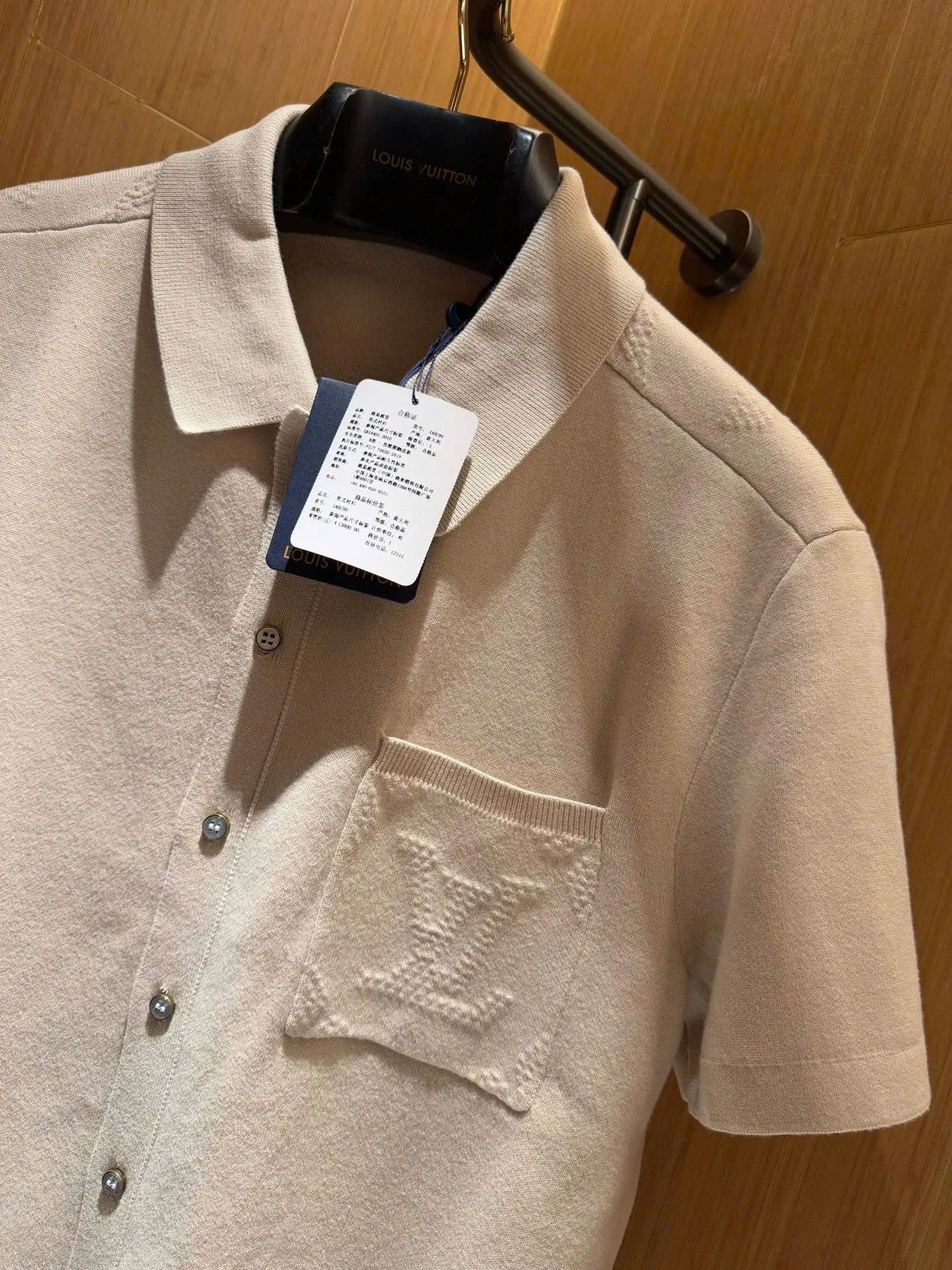 Áo sơ mi nam màu vàng LV tay ngắn mã 1 phong cách cá tính premium Áo sơ mi nam màu vàng LV tay ngắn mã 1 phong cách cá tính premium