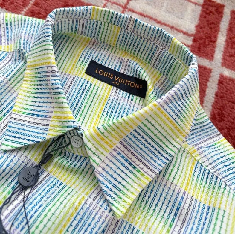 Áo sơ mi nam màu xanh LV tay ngắn kẻ sọc caro mã 1 phong cách riêng