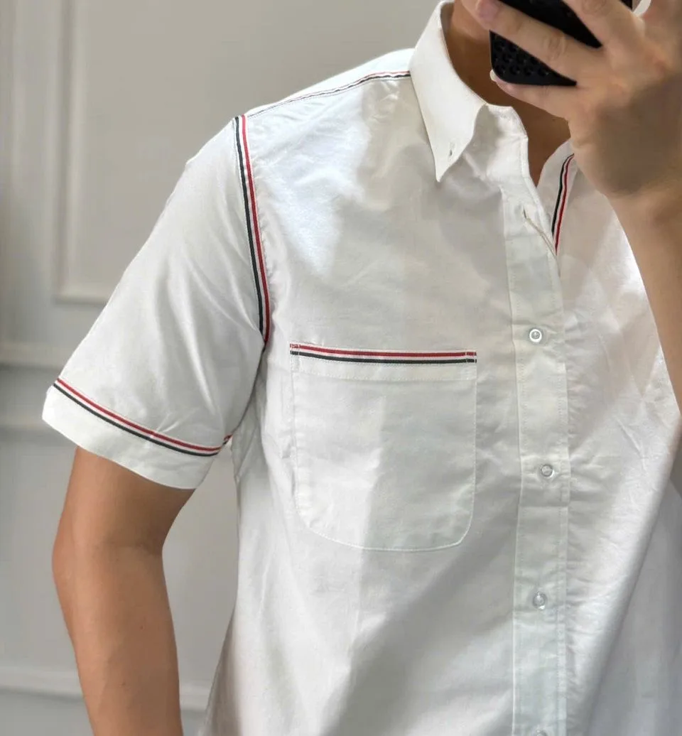 Áo Thom Browne sơ mi trắng tay ngắn nam mã 1b deluxe yêu luôn