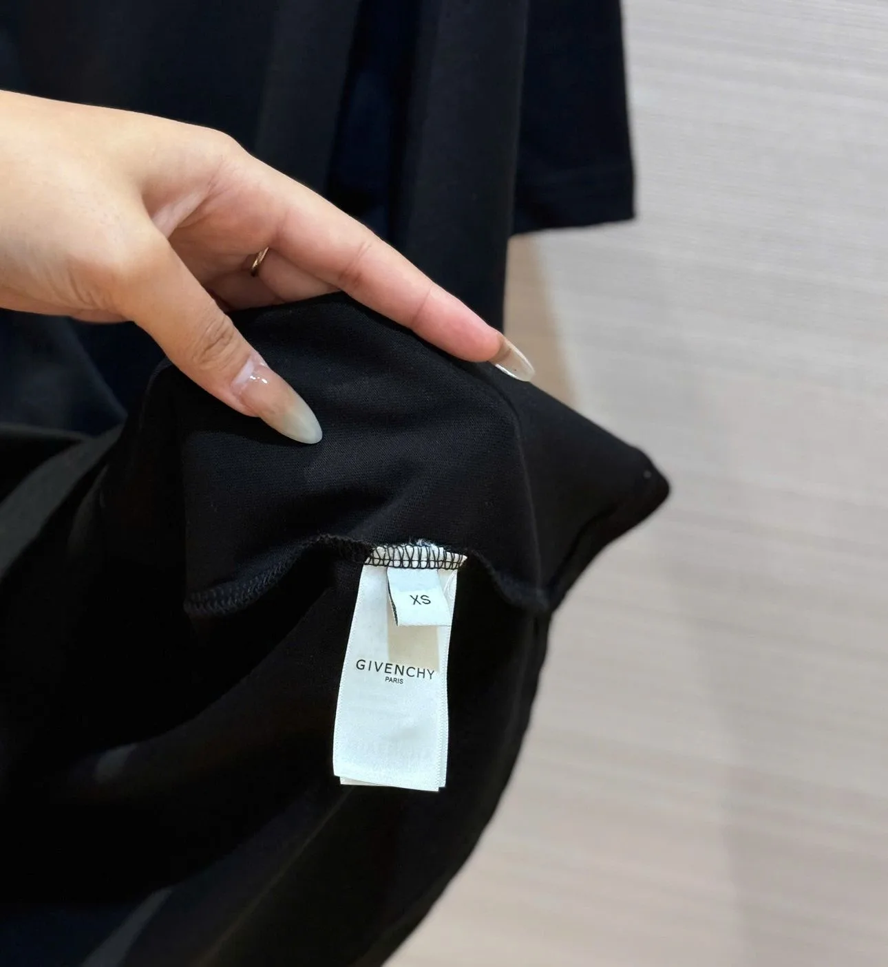 Áo Givenchy đen phong cách đẳng cấp thượng lưu chuẩn dáng nam mã 2