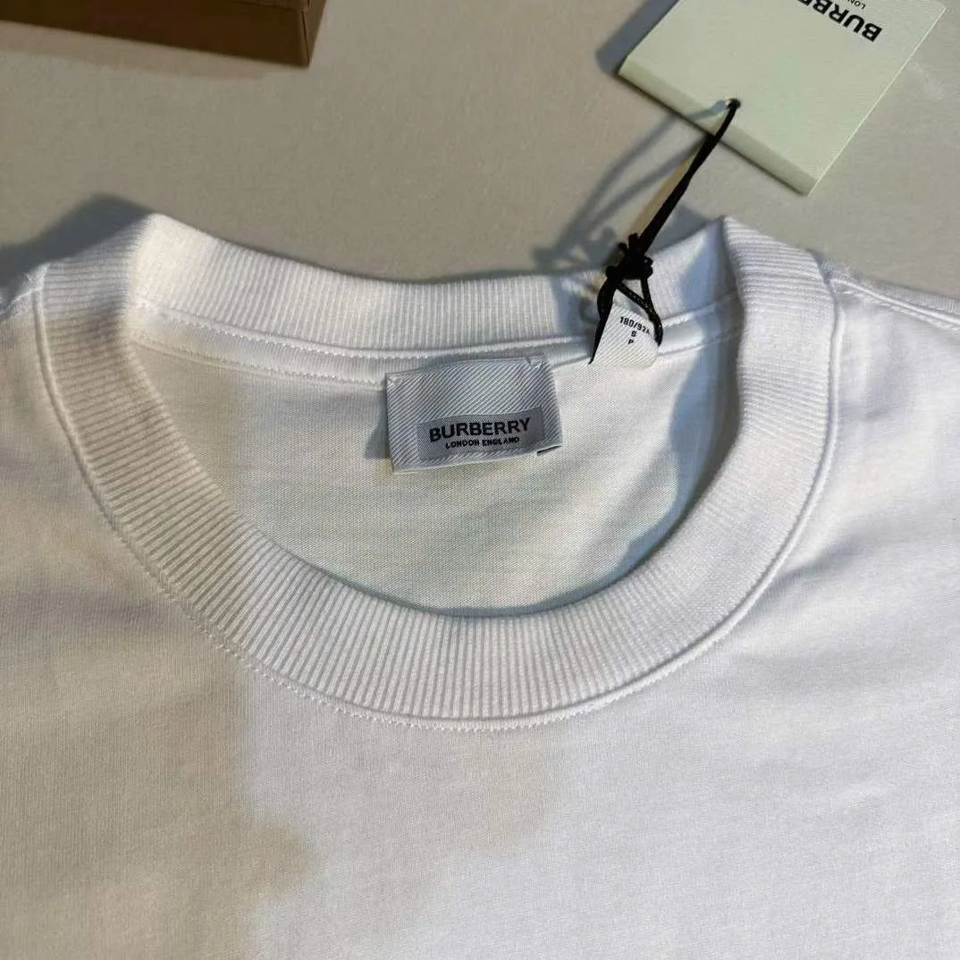 Áo thun phông nam nữ top quality áo Burberry trắng mã 2 cổ tròn Áo thun phông nam nữ top quality áo Burberry trắng mã 2 cổ tròn