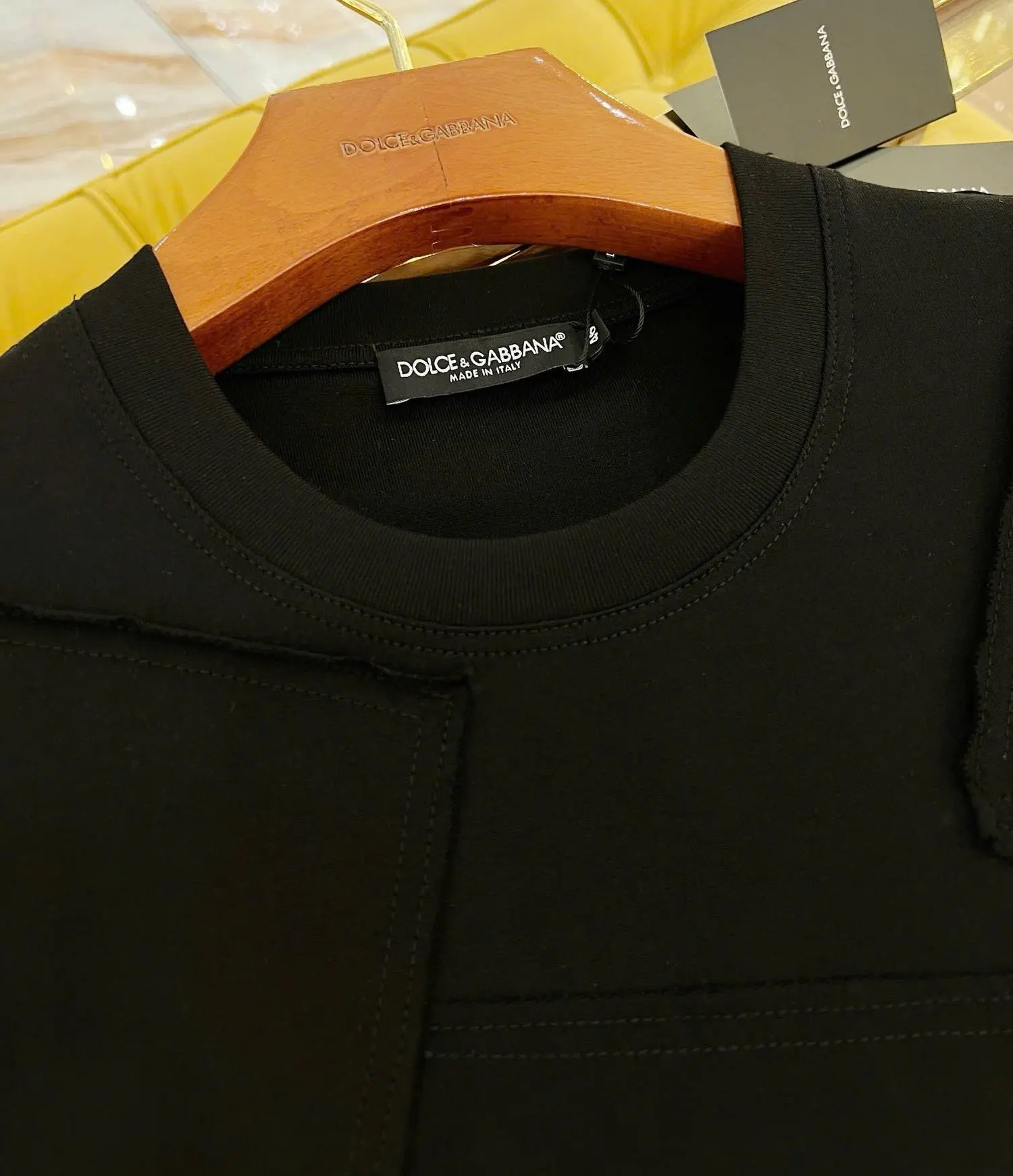 Áo thun đen form rộng DG like chính hãng mã 9 nam nữ cổ tròn Áo thun đen form rộng DG like chính hãng mã 9 nam nữ cổ tròn