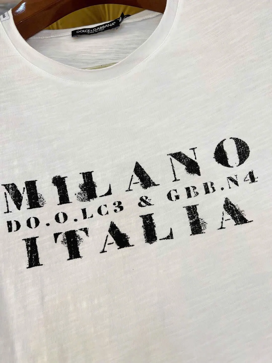 Áo phông trơn màu trắng Dolce cổ tròn áo thun phông nam nữ mã 19 Áo phông trơn màu trắng Dolce cổ tròn áo thun phông nam nữ mã 19