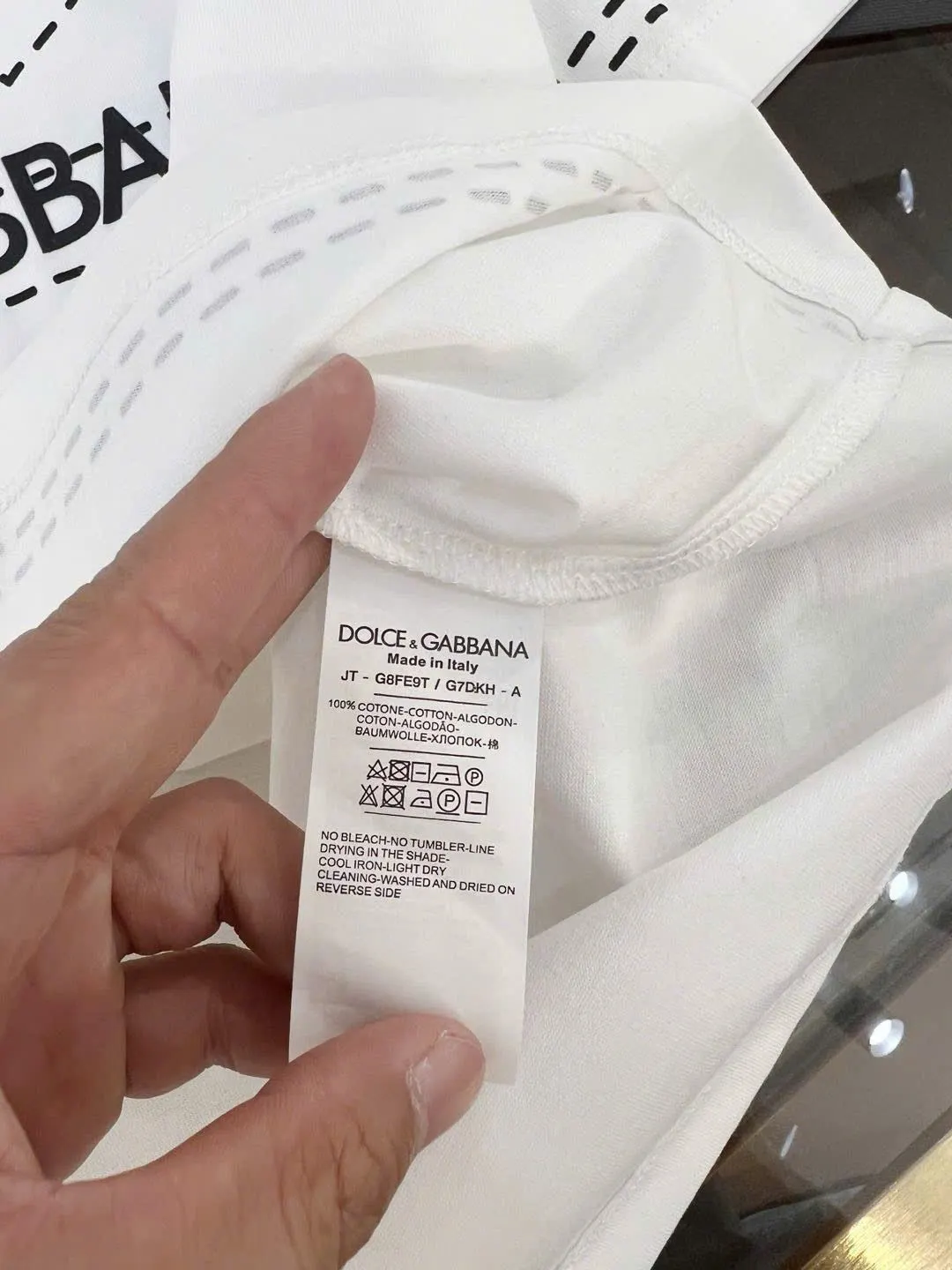 Áo thun Dolce Gabbana nam trắng mã 2 cổ tròn sang chảnh thời thượng mới mẻ Áo thun Dolce Gabbana nam trắng mã 2 cổ tròn sang chảnh thời thượng mới mẻ