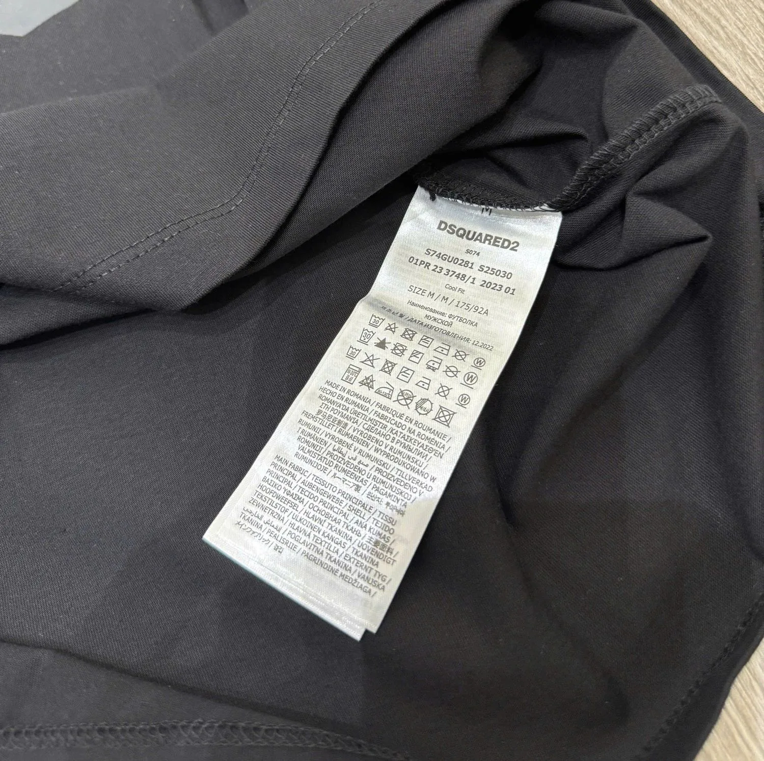 Áo phông Dsquared2 ao phong den nam cổ tròn mã 1 limited stock hợp lý Áo phông Dsquared2 ao phong den nam cổ tròn mã 1 limited stock hợp lý