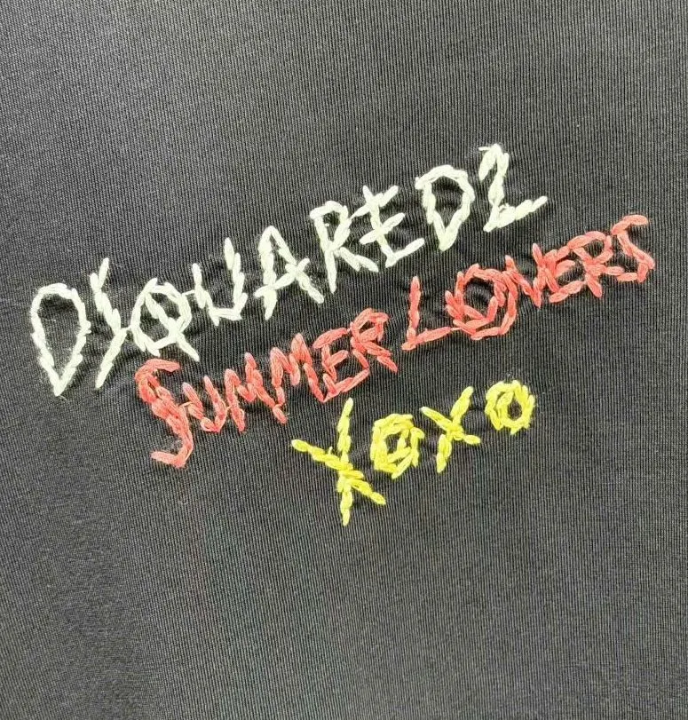 Áo thun đen cổ tròn Dsquared2 mã 27b — Vip Like Authentic nam nữ Áo thun đen cổ tròn Dsquared2 mã 27b — Vip Like Authentic nam nữ