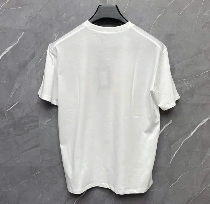 Áo phông Dsquared2 nam trắng sang chảnh mã 16, cổ tròn cuốn hút