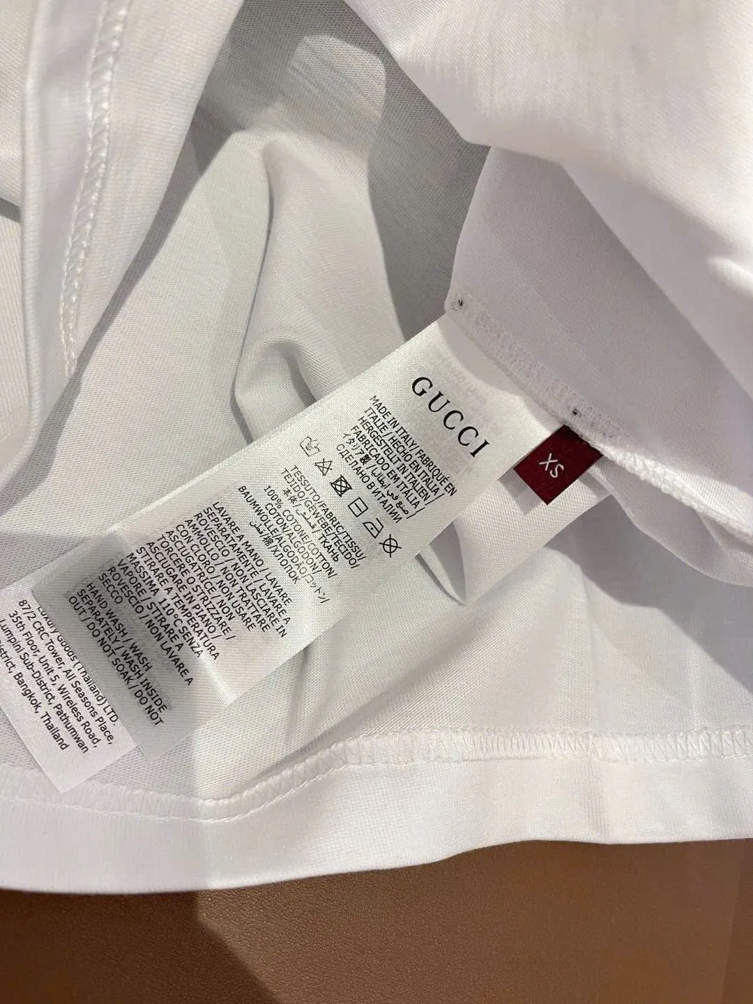 Áo phông Gucci đen trắng mã 1 cổ tròn nam nữ hàng hiệu đẳng cấp Áo phông Gucci đen trắng mã 1 cổ tròn nam nữ hàng hiệu đẳng cấp