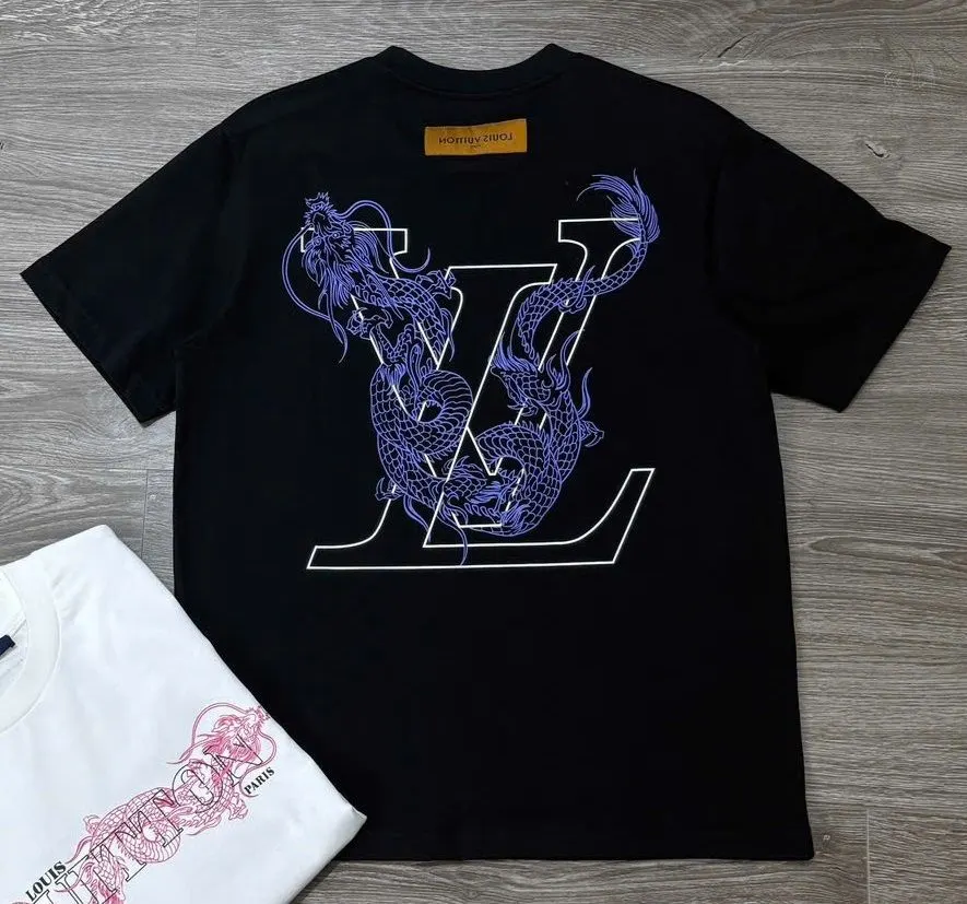 Áo phông Louis Vuitton nam đen cực phẩm cổ tròn mã 6b thích ngay Áo phông Louis Vuitton nam đen cực phẩm cổ tròn mã 6b thích ngay