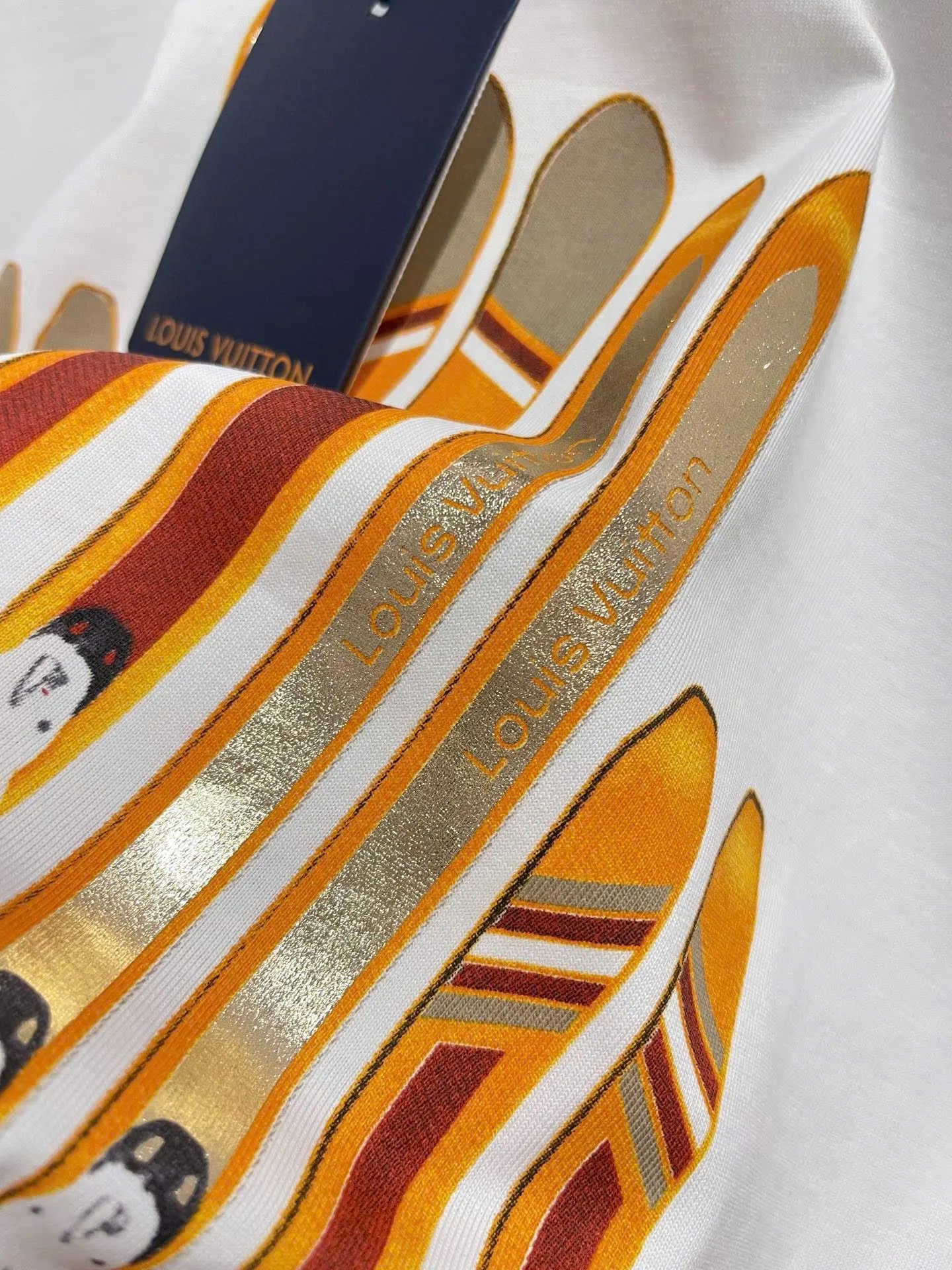 Áo Louis Vuitton trắng mã 2 – Áo phông cổ tròn nam nữ đỉnh của chóp