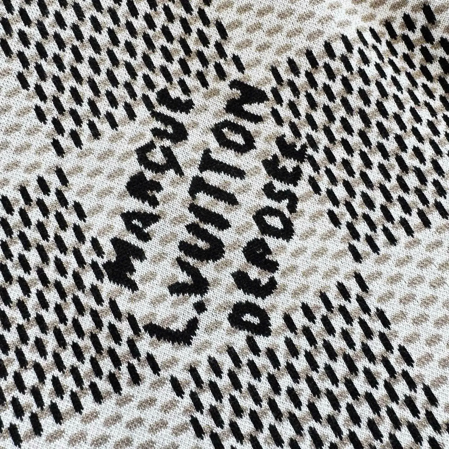 Áo thun Louis Vuitton trắng limited edition mã 3 cổ tròn nam nữ mê mẩn Áo thun Louis Vuitton trắng limited edition mã 3 cổ tròn nam nữ mê mẩn