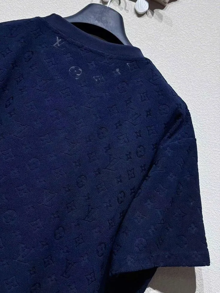 Áo Louis Vuitton xanh mã 13 cổ tròn nam nữ đỉnh của chóp siêu đẹp Áo Louis Vuitton xanh mã 13 cổ tròn nam nữ đỉnh của chóp siêu đẹp