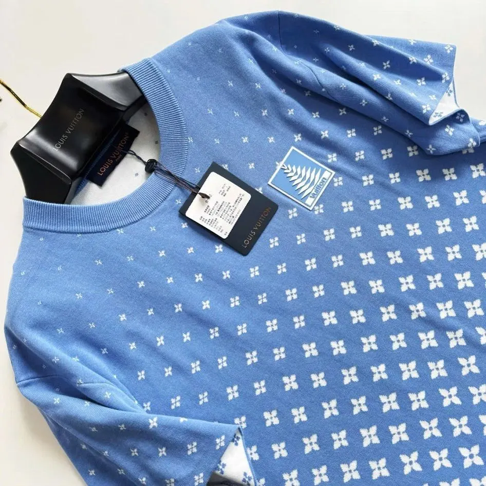 Áo thun LV xanh mã 8 – Áo phông Louis Vuitton cổ tròn nam nữ xịn xò Áo thun LV xanh mã 8 – Áo phông Louis Vuitton cổ tròn nam nữ xịn xò
