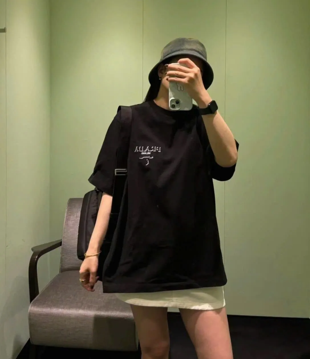 Áo thun nam màu đen Prada mã 1 cổ tròn Like Auth tinh tế phong cách