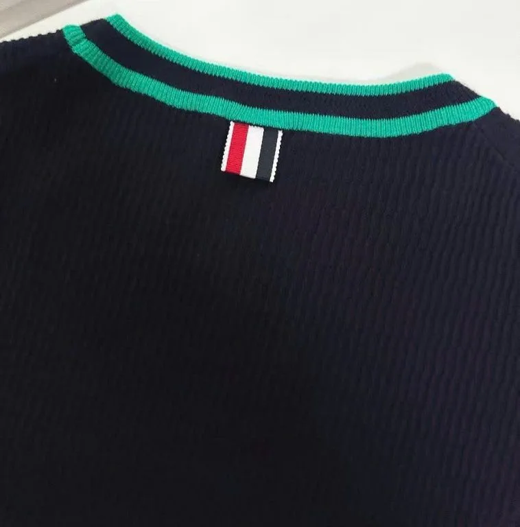 Áo phông Thom Browne nam xanh mã 1 Like Authentic - yêu luôn Áo phông Thom Browne nam xanh mã 1 Like Authentic - yêu luôn