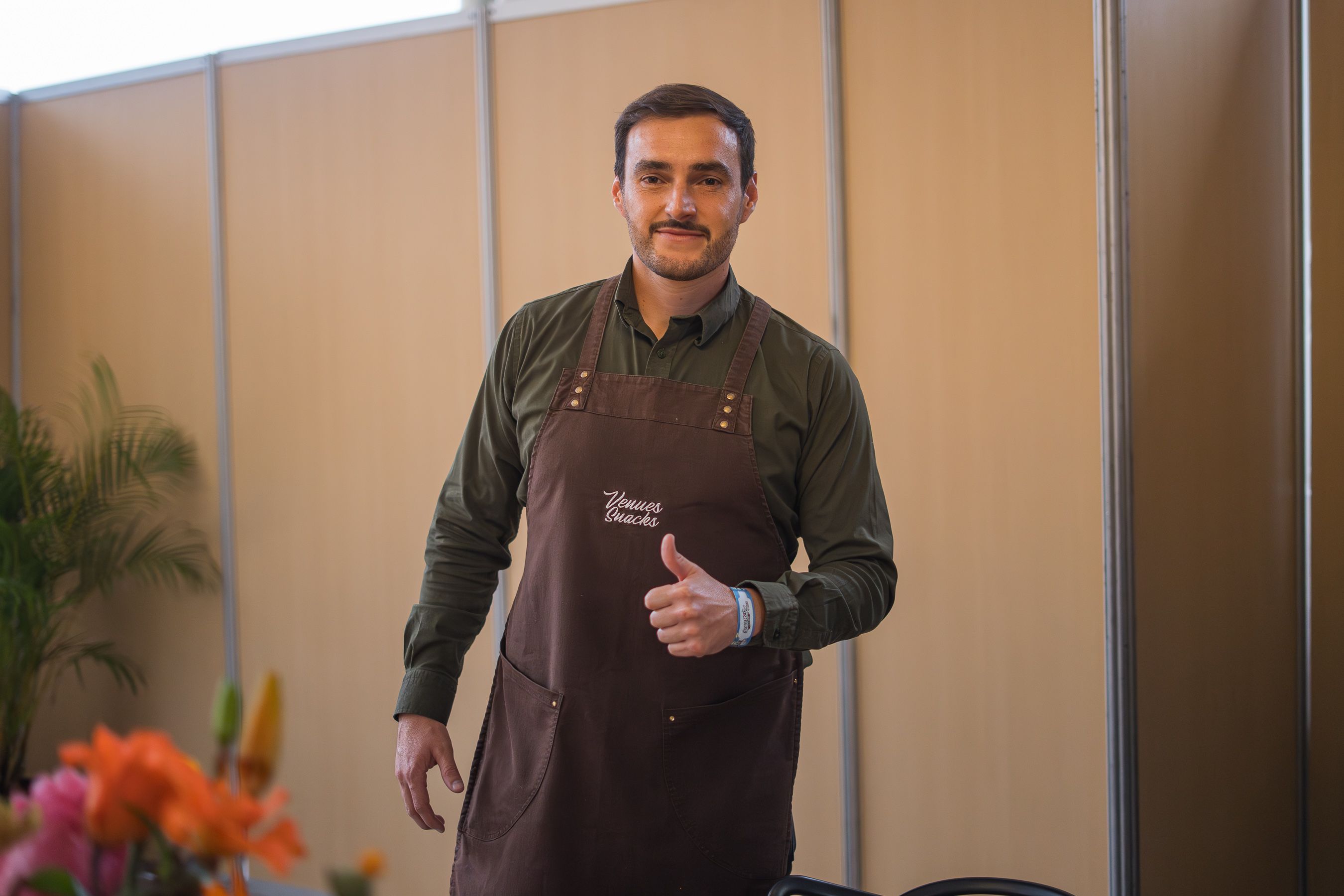 Cómo elegir catering para eventos: guía práctica y checklist para eventos masivos