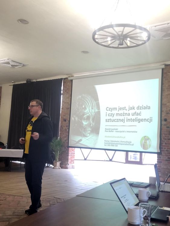 Zdjęcie numer 1 do artykułu pt.: Pracownicy biura LGD Gościnna Wielkopolska na Szkoleniu nt. Sztucznej Inteligencji (IT)