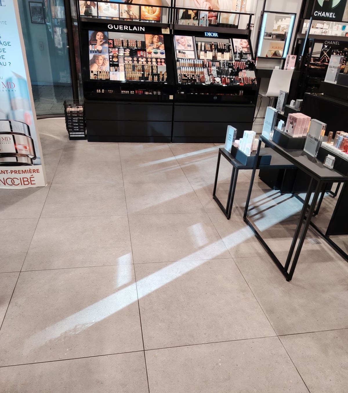 Commerce professionnel nettoyé par Nature Clean Marseille