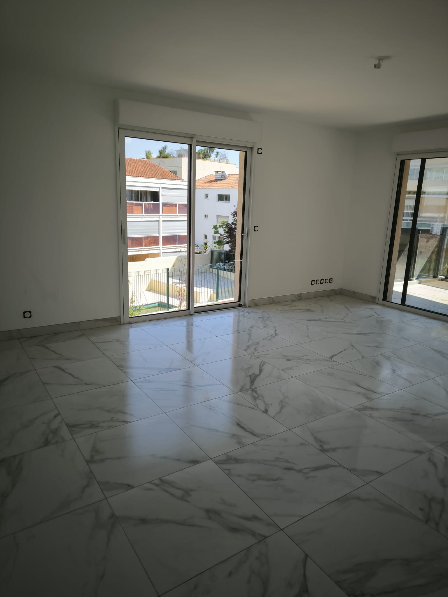 Appartement remis à neuf après nettoyage intensif gros chantier Marseille — Nature Clean