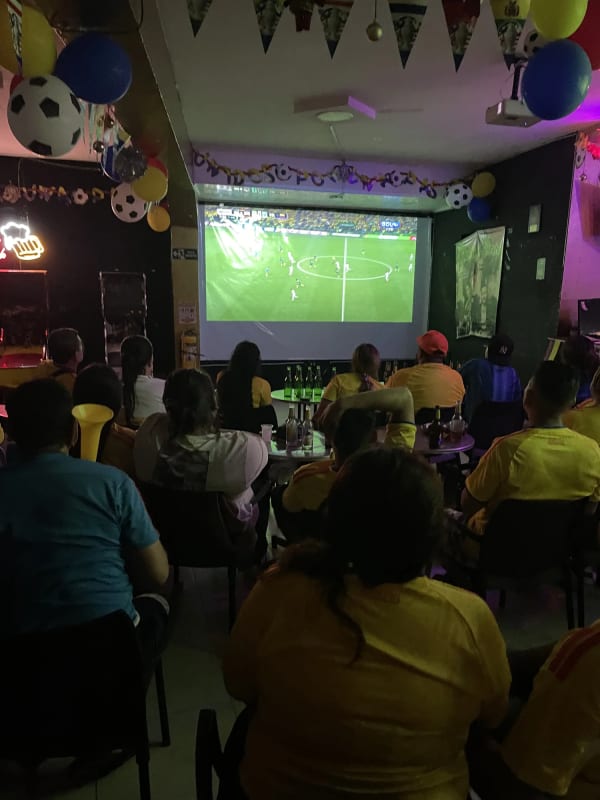 Celebrando la victoria del equipo