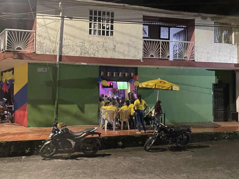 Entrada secundaria del bar