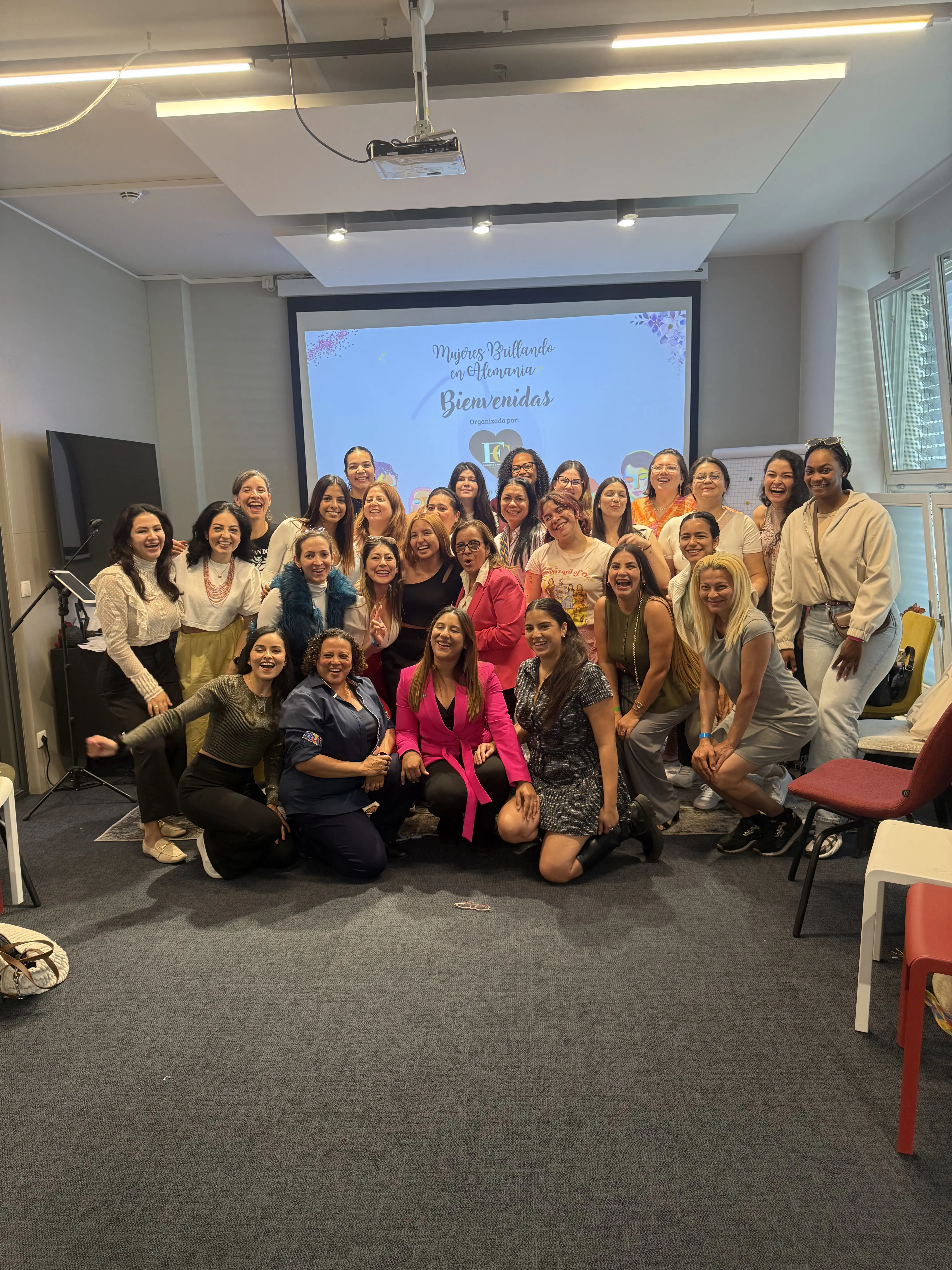 💜 Mujeres que Brillan en Alemania: Conocimiento, Independencia y Futuro