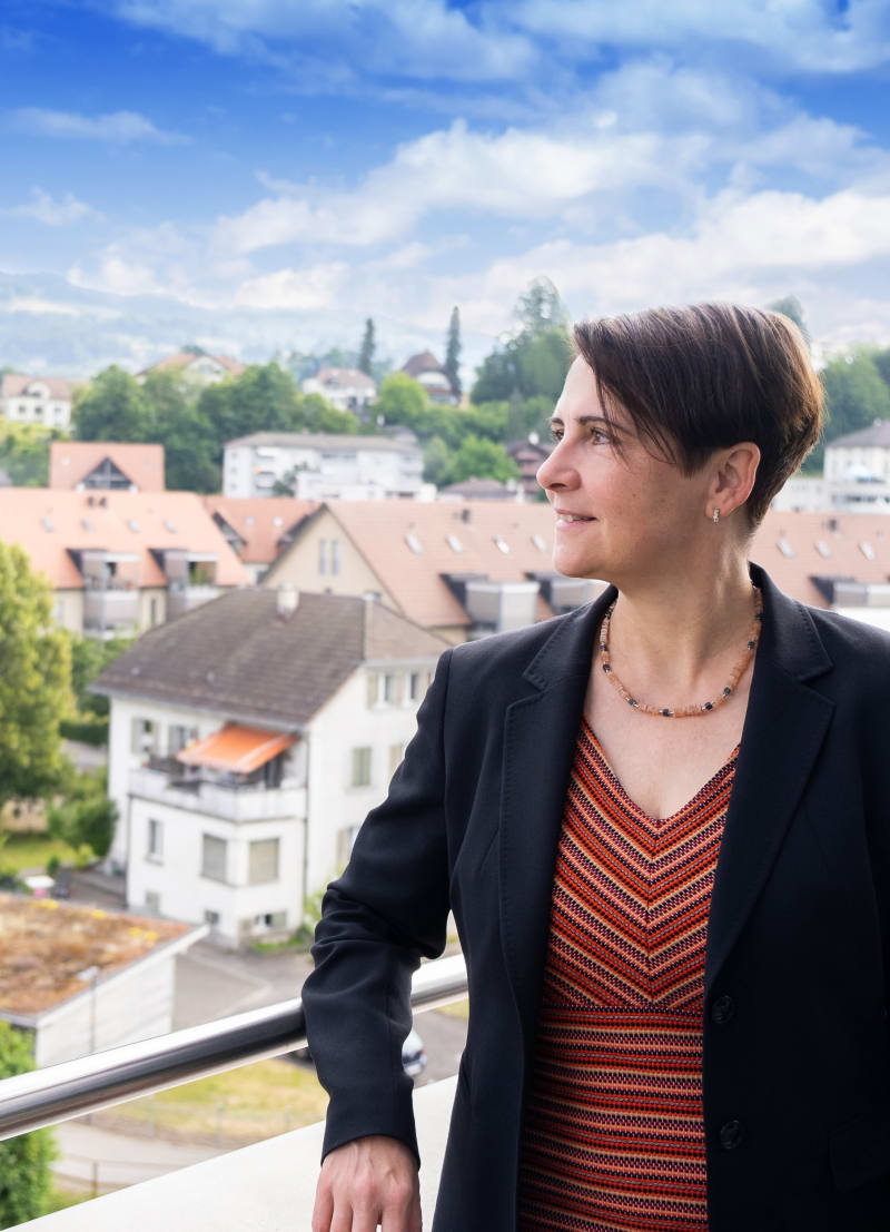 Outdoor portrait of Yvonne Bürgin