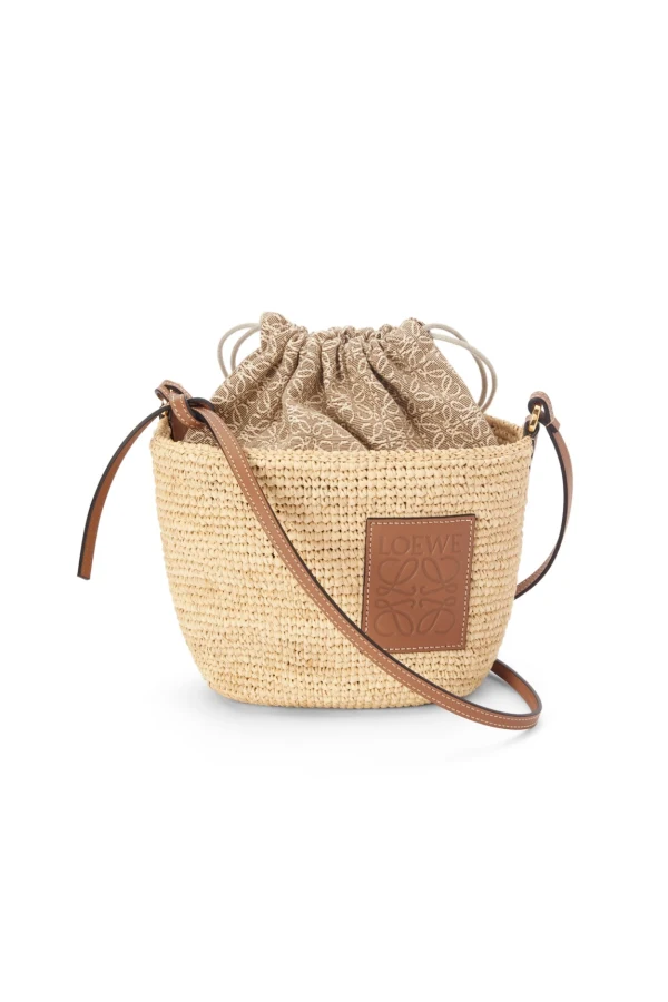 Rent Pochette bag in raffia - Loewe | HURR