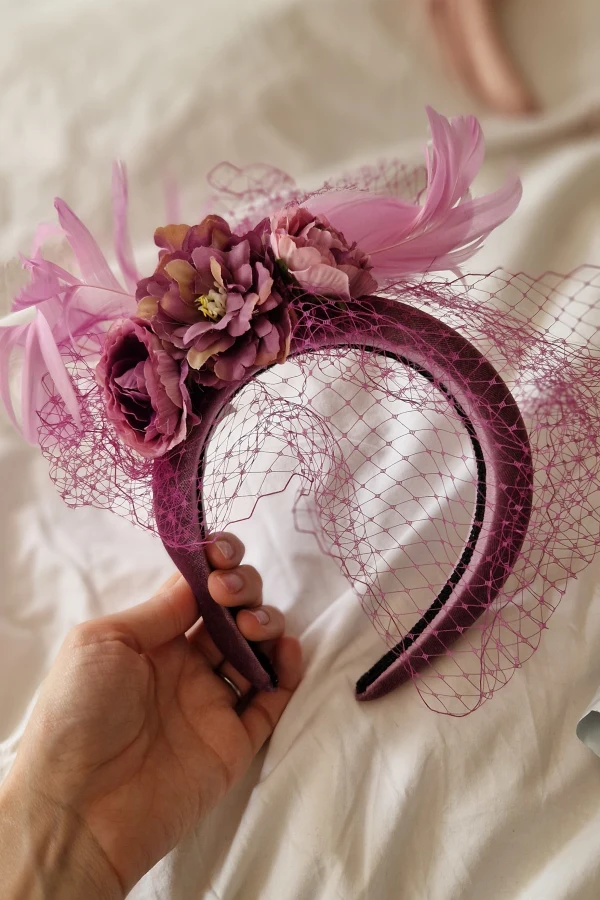 Fascia Con Piume E Fiori Per Donna – Cerchietto Alice Per Matrimonio E Royal Ascot, Fatto A Mano - Foto 4