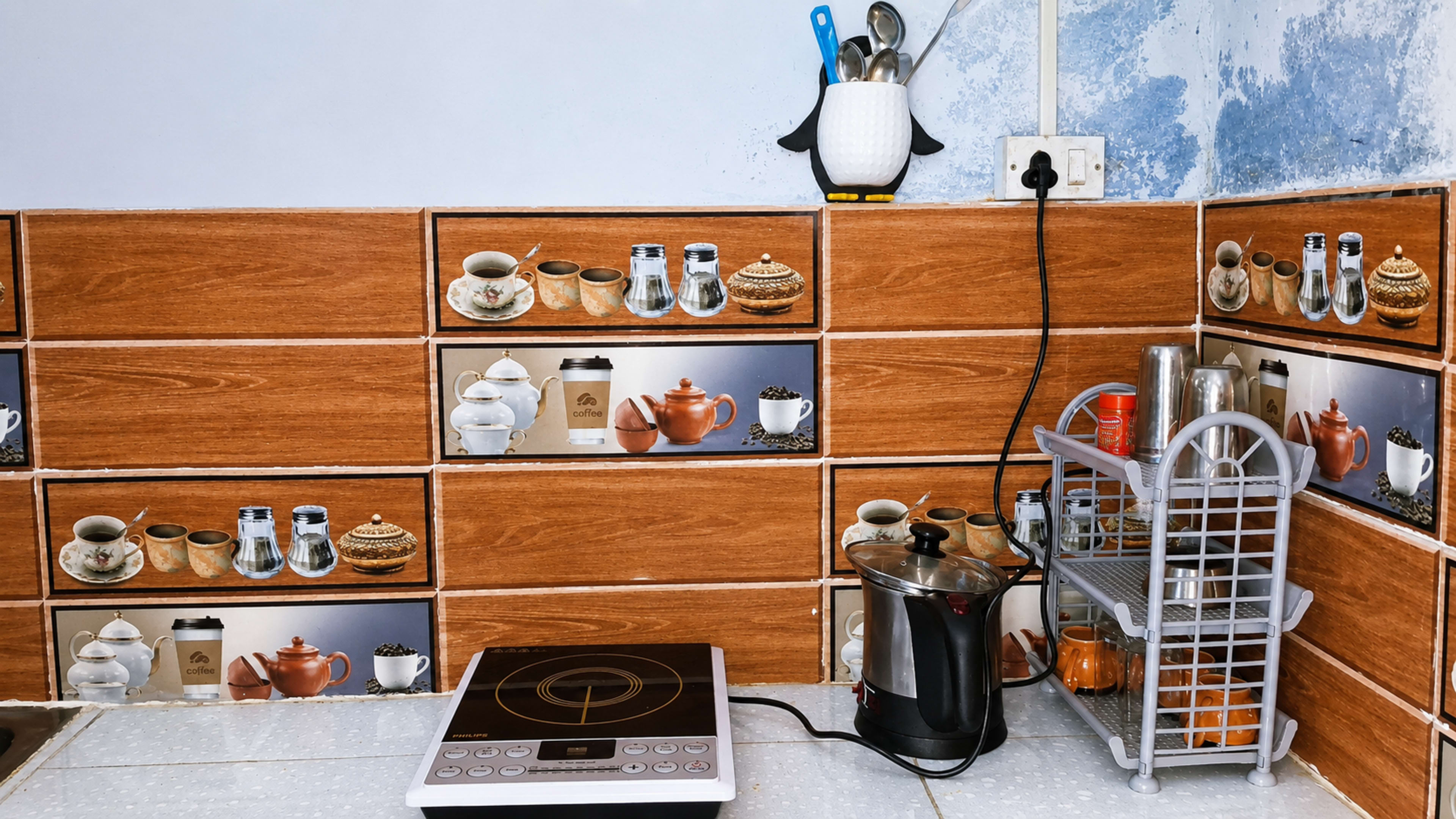Modern Kitchen & Amenities