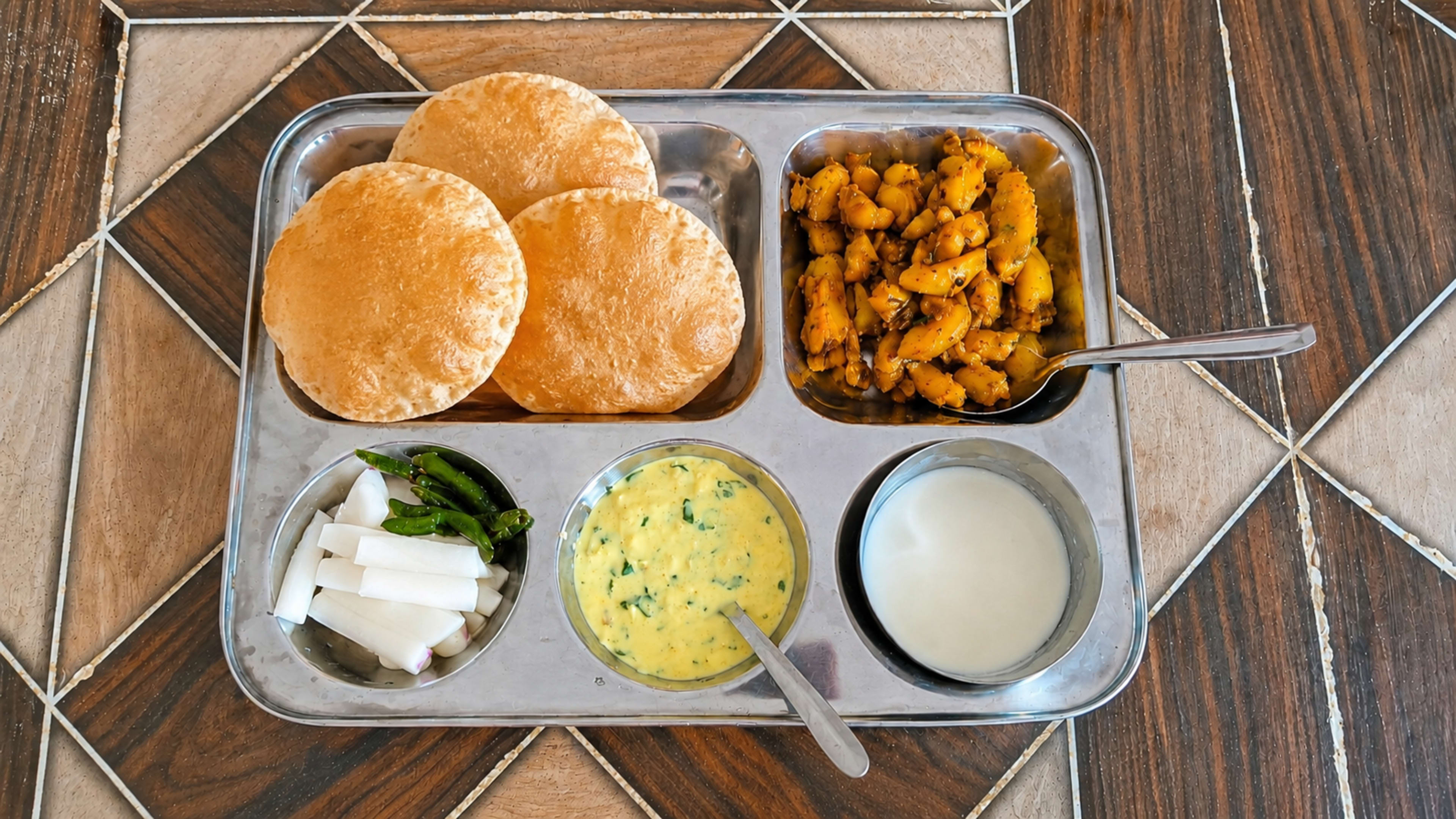Aloo Ke Gutke with Puri